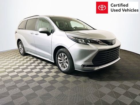 Certified 2024 Toyota Sienna XLE image 1