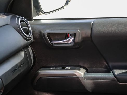 Certified 2023 Toyota Tacoma TRD Off-Road AWD/4WD image 22