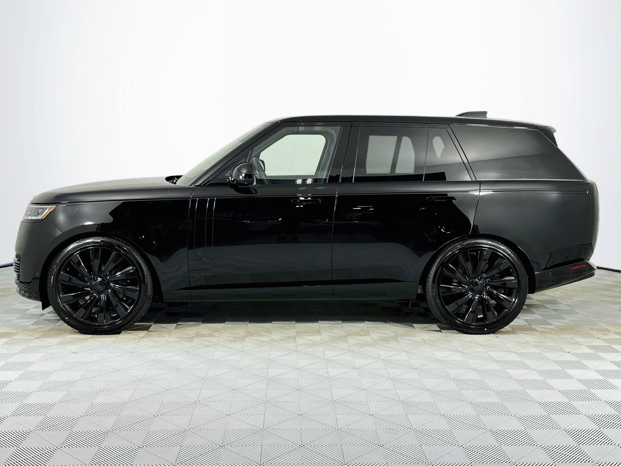 New 2026 Land Rover Range Rover SV AWD/4WD image 8