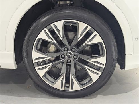 Used 2024 Audi Q8 Premium Plus image 32