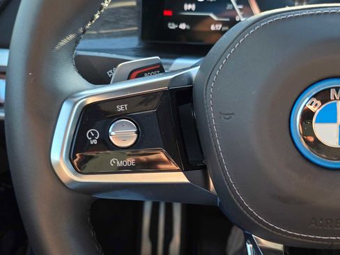 Used 2024 BMW i7 xDrive60 AWD/4WD image 32