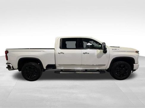 Used 2025 Chevrolet Silverado 2500 High Country w/ Technology Package AWD/4WD image 4