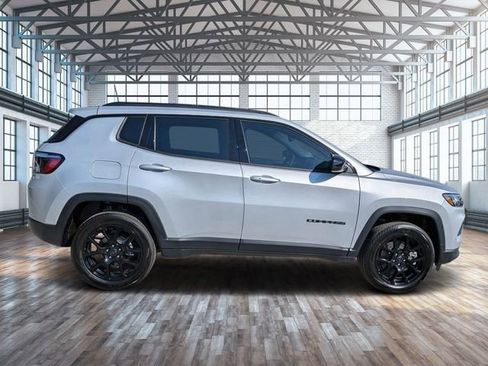 New 2026 Jeep Compass Latitude image 3