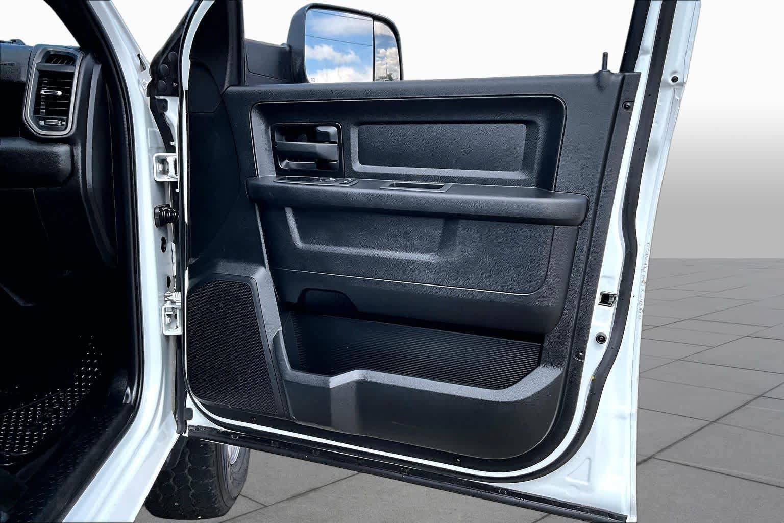Used 2022 RAM 2500 Tradesman w/ Chrome Appearance Group AWD/4WD image 23