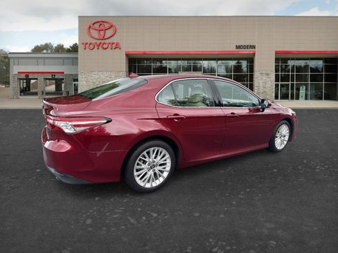 Used 2018 Toyota Camry XLE w/ Audio Package FWD image 6