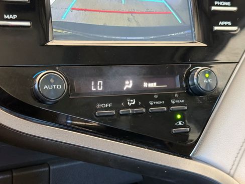 Used 2019 Toyota Camry SE FWD image 20