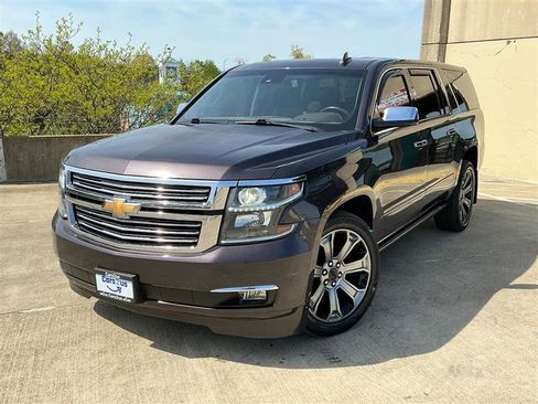 Used 2015 Chevrolet Suburban LTZ image 2
