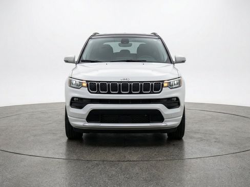 Used 2025 Jeep Compass Limited AWD/4WD image 2