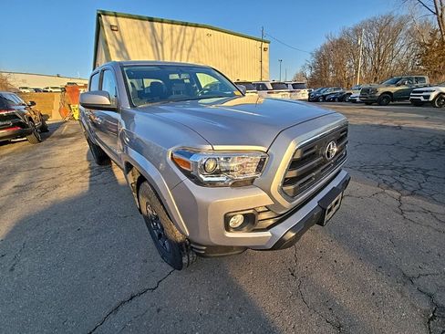 Used 2017 Toyota Tacoma SR5 image 11