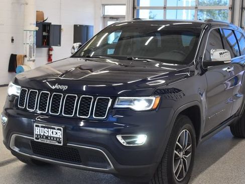 Used 2017 Jeep Grand Cherokee Limited w/ Luxury Group II AWD/4WD image 9