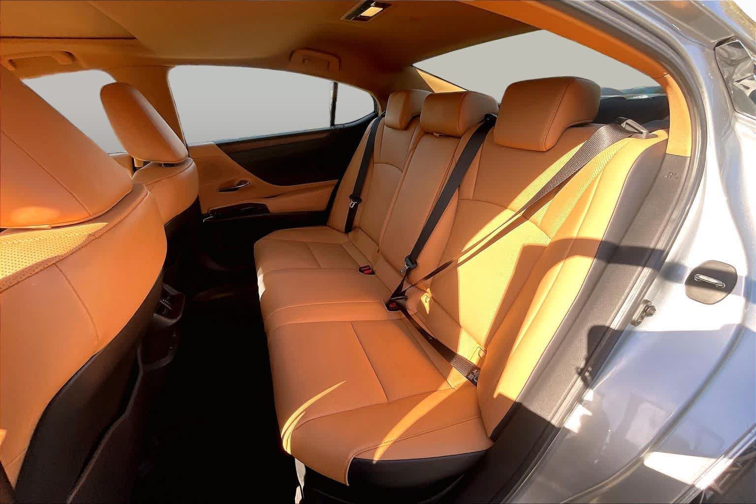 Used 2025 Lexus ES 300h w/ Premium Package FWD image 20