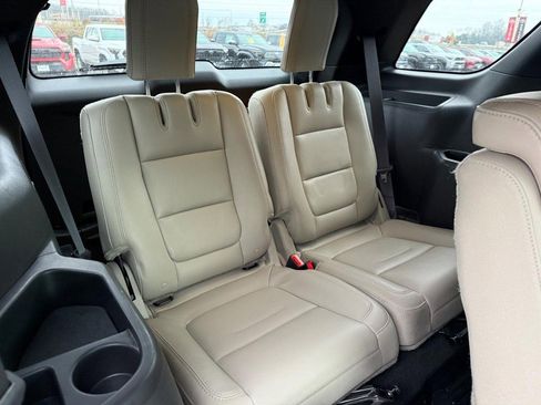 Used 2015 Ford Explorer XLT w/ Equipment Group 202A image 11