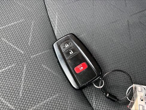 Used 2025 Toyota RAV4 XLE FWD image 13