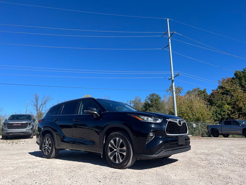 Used 2023 Toyota Highlander XLE AWD/4WD image 5