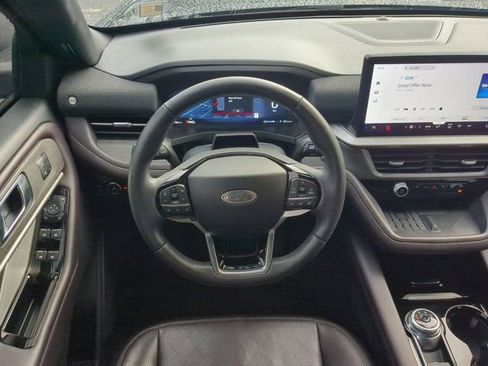 Used 2025 Ford Explorer Platinum AWD/4WD image 15