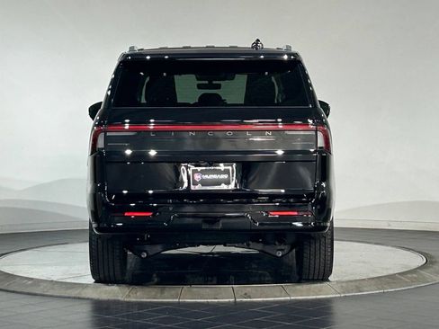 New 2026 Lincoln Navigator Reserve AWD/4WD image 8