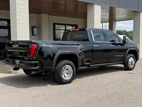 Used 2024 GMC Sierra 3500 Denali Ultimate AWD/4WD image 14