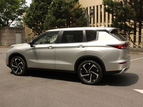 Used 2022 Mitsubishi Outlander SEL Black Edition AWD/4WD image 9