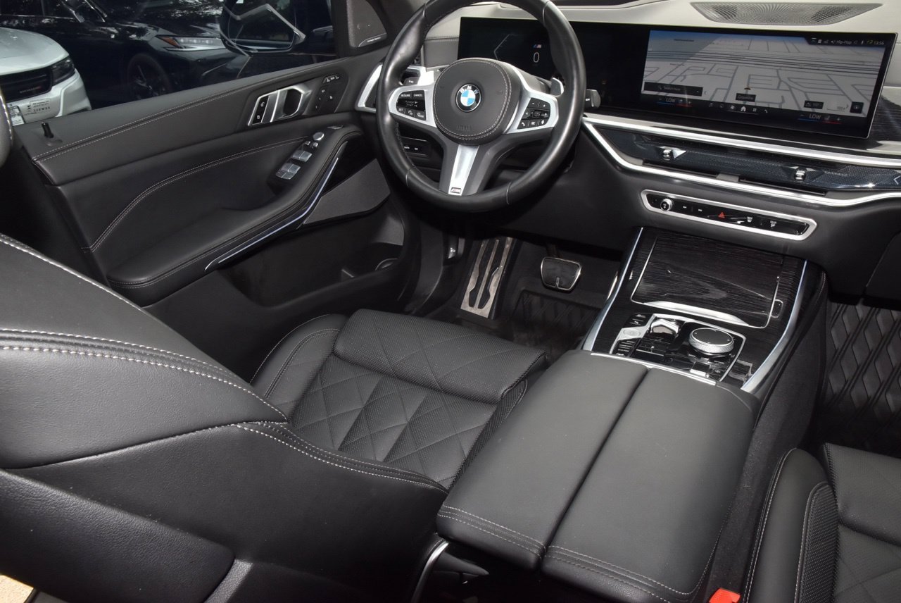 Used 2024 BMW X7 xDrive40i w/ M Sport Package AWD/4WD image 16
