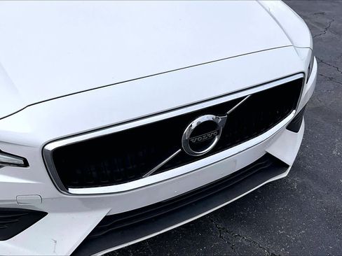 Used 2020 Volvo V60 T5 Momentum image 30