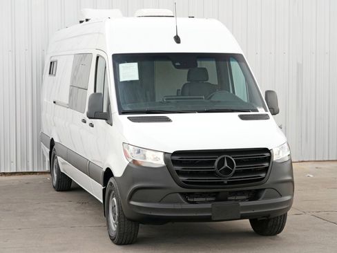 Used 2021 Mercedes-Benz Sprinter 2500 w/ Premium Plus Package image 46
