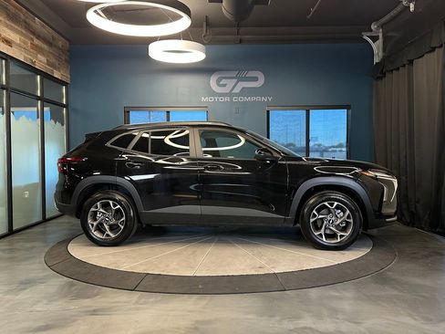 Used 2026 Chevrolet Trax LT w/ Driver Confidence Package FWD image 2