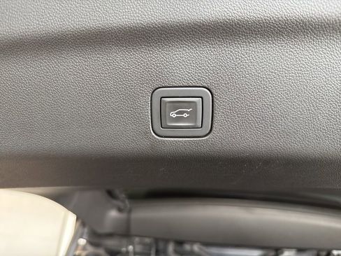 Used 2025 GMC Yukon XL Denali w/ Sun & Power Step Package image 28