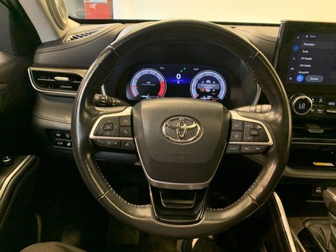 Used 2023 Toyota Highlander Limited AWD/4WD image 23