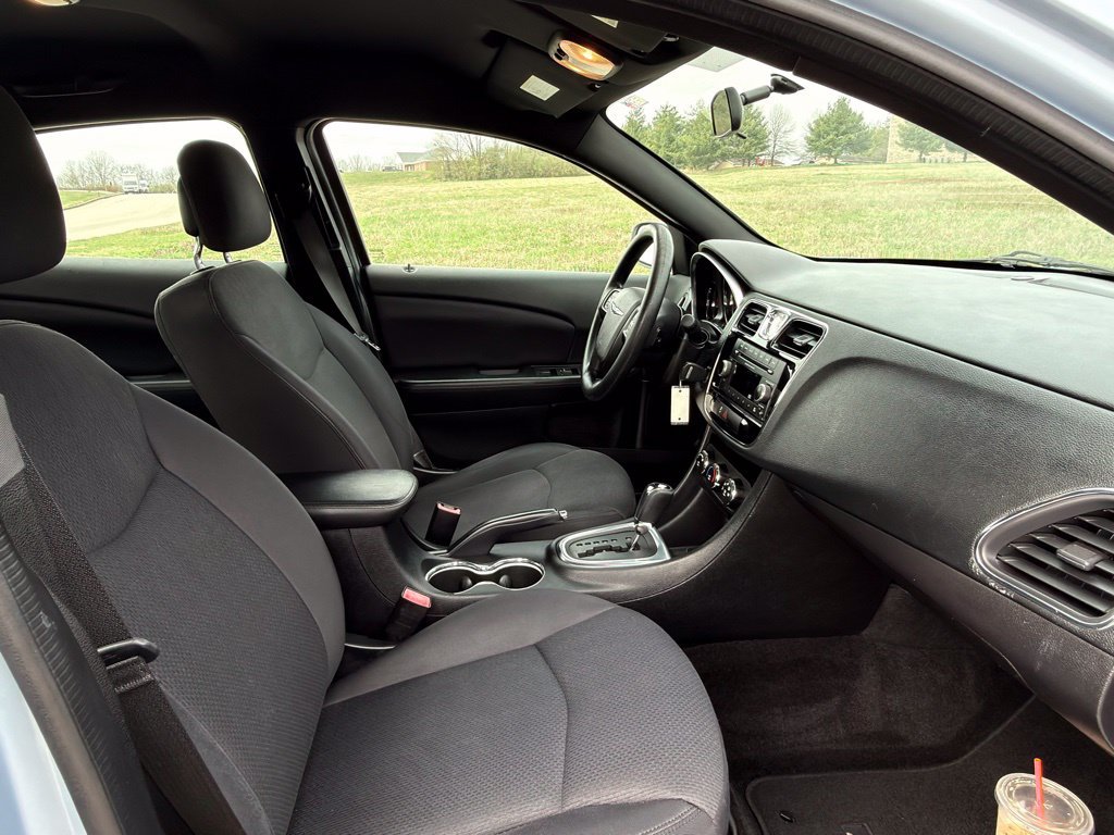 Used 2014 Chrysler 200 LX FWD image 21