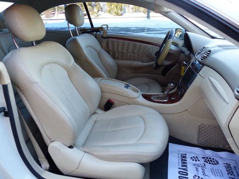Used 2009 Mercedes-Benz CLK 350 Coupe image 38