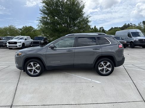 Used 2019 Jeep Cherokee Limited AWD/4WD image 6