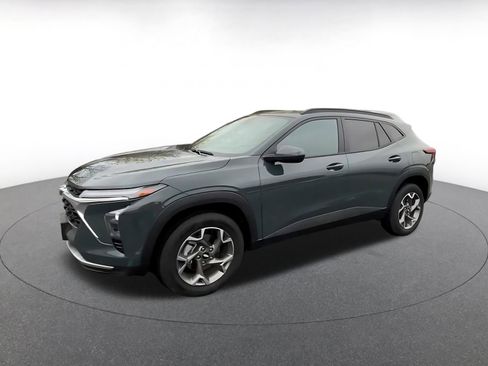 Used 2025 Chevrolet Trax LT image 7