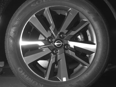 Used 2025 Nissan Versa SV FWD image 10