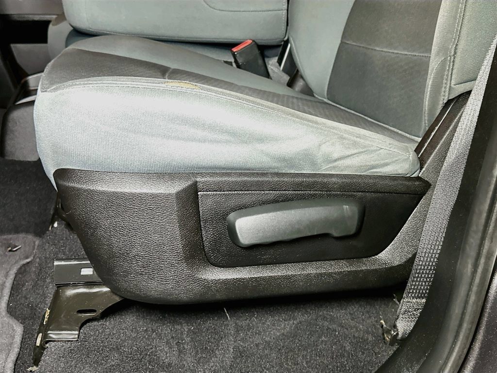 Used 2019 RAM 1500 Classic SLT AWD/4WD image 16
