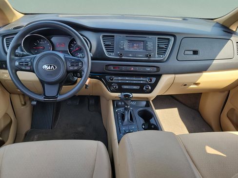 Used 2016 Kia Sedona LX w/ LX Convenience Package FWD image 11