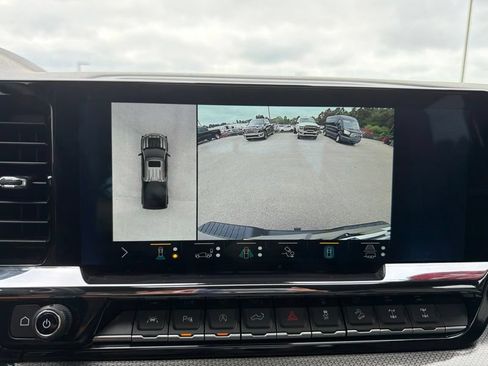 Used 2022 Chevrolet Silverado 1500 ZR2 w/ Technology Package AWD/4WD image 33