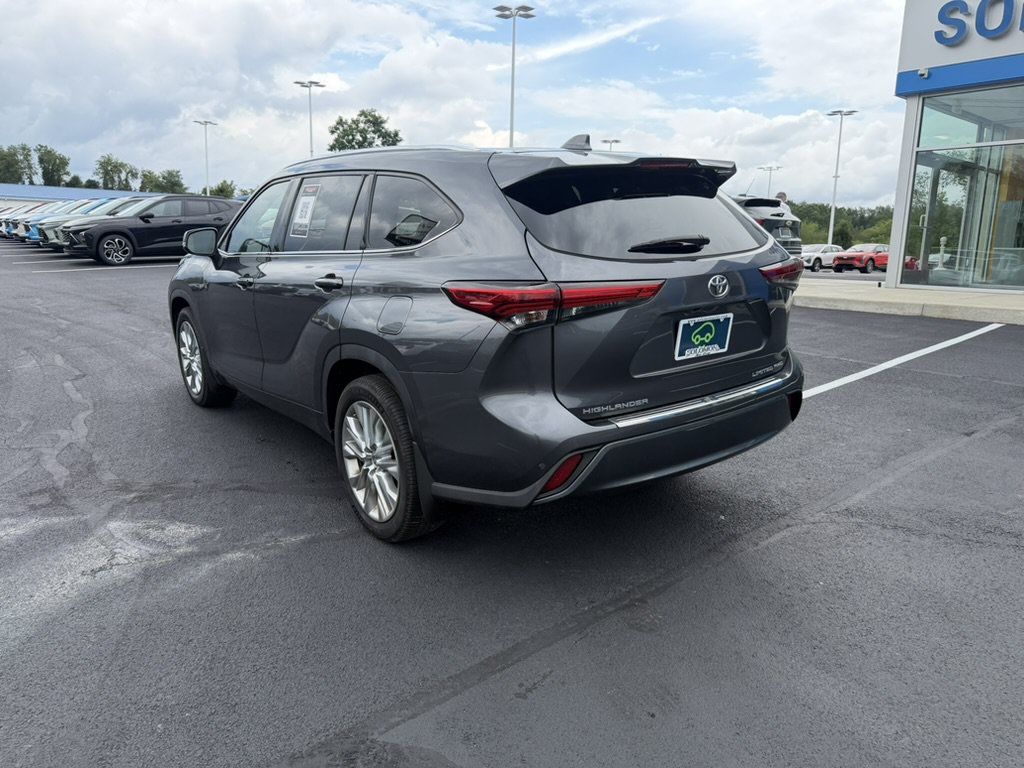 Used 2021 Toyota Highlander Limited AWD/4WD image 4