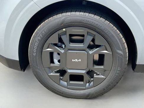 New 2026 Kia Carnival EX FWD image 33