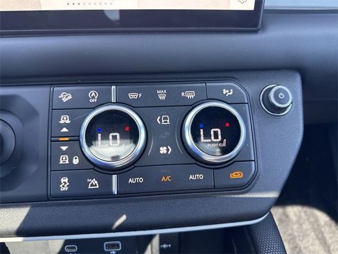 Used 2022 Land Rover Defender 90 X-Dynamic HSE image 19