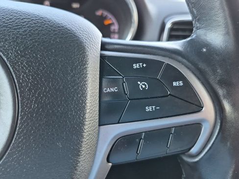 Used 2020 Jeep Grand Cherokee Laredo w/ Laredo X Package RWD image 23