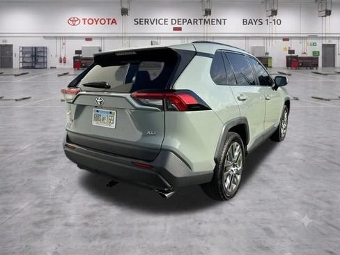 Used 2020 Toyota RAV4 XLE Premium FWD image 7