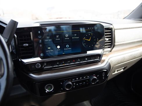 Used 2022 Chevrolet Silverado 1500 RST AWD/4WD image 13