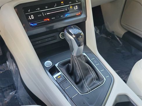 Used 2022 Volkswagen Tiguan SE image 21