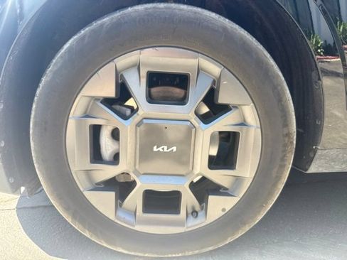 Used 2025 Kia Carnival EX FWD image 12