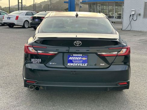 Used 2025 Toyota Camry SE FWD image 6