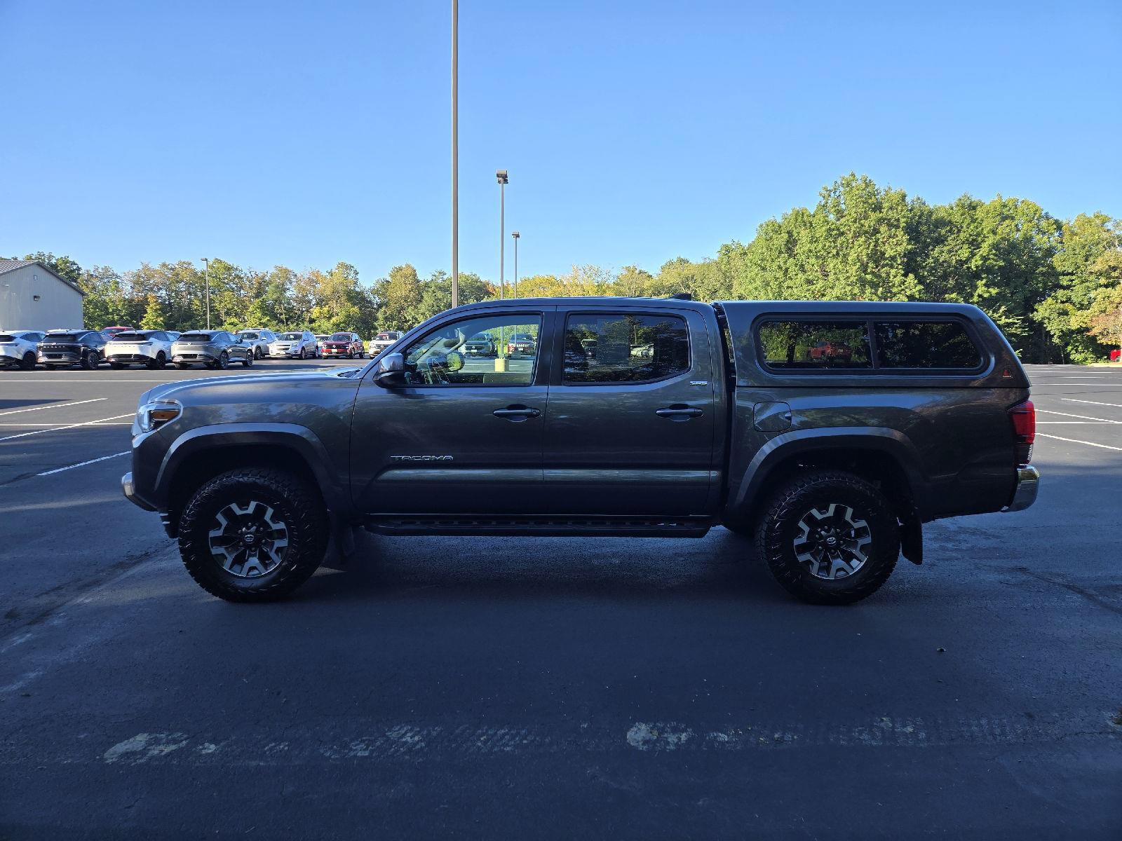 Used 2021 Toyota Tacoma SR5 AWD/4WD image 5
