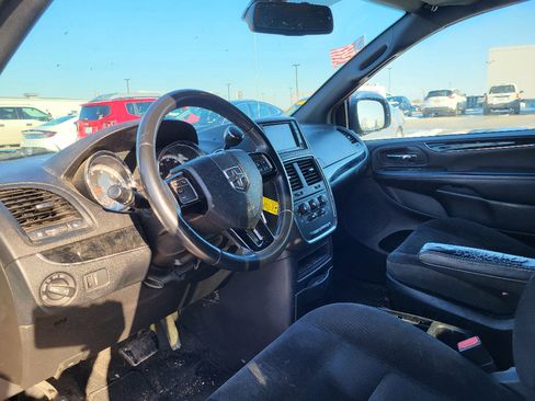 Used 2019 Dodge Grand Caravan SE image 7