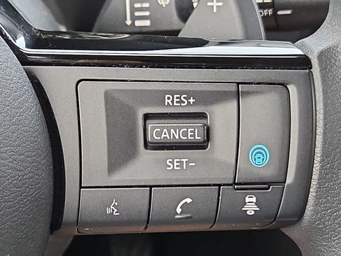 Used 2023 Nissan Rogue SV FWD image 23