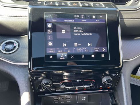 Used 2025 Jeep Grand Cherokee Laredo X image 24