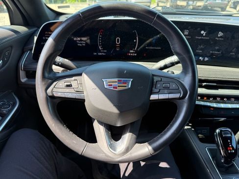 Used 2024 Cadillac XT4 Premium Luxury FWD image 5